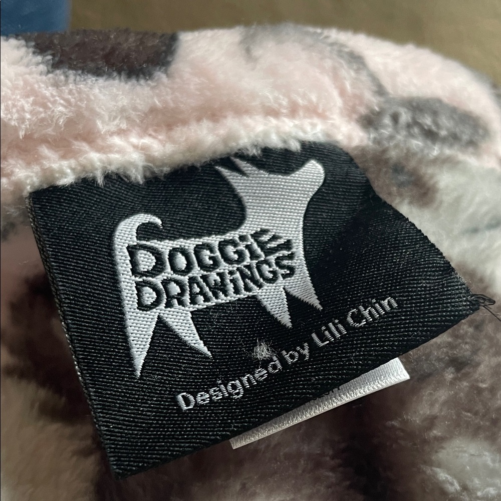Dachshund Decorative Lili Chin Throw blanket- Pink & Gray - Picture 7 of 8